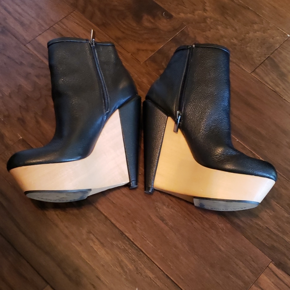 Shoes - Picture 2 of 4